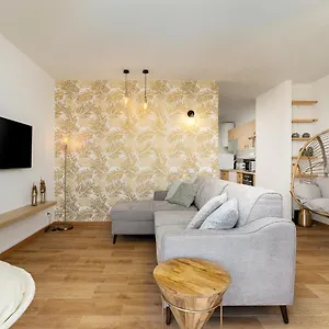 Charming W/ Pool & Balcony In By Lovelystay Portimão